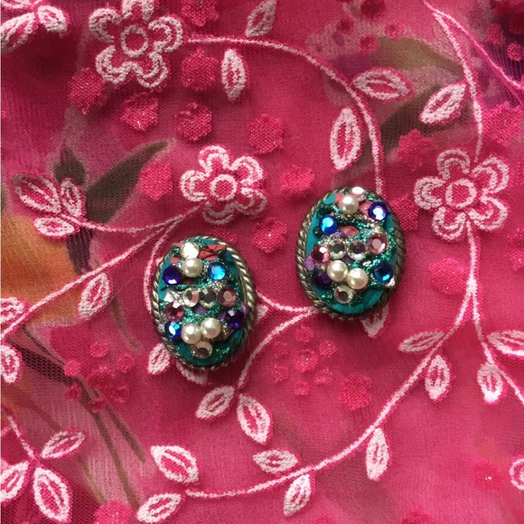 Vintage 80s Multi color Rhinestone Clip Earrings Blue Faux Pearl Crystal GUC - Picture 11 of 15